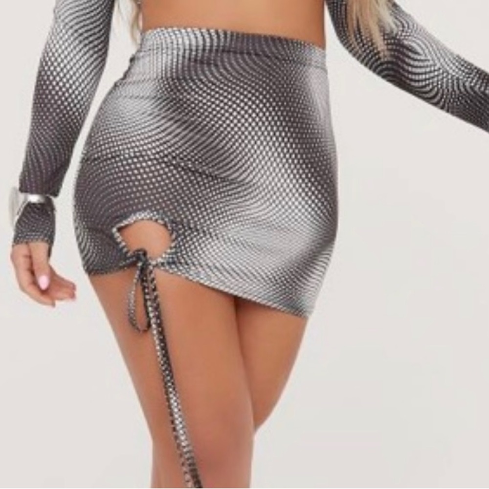 Ego- High Waist Mono Crome Bodycon Skirt, available in US 2 & US 4.